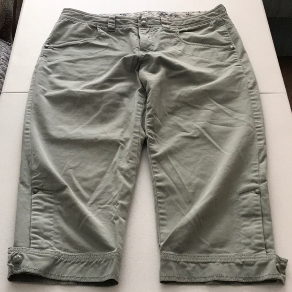 Athleta casual 4 pocket capris, size 6